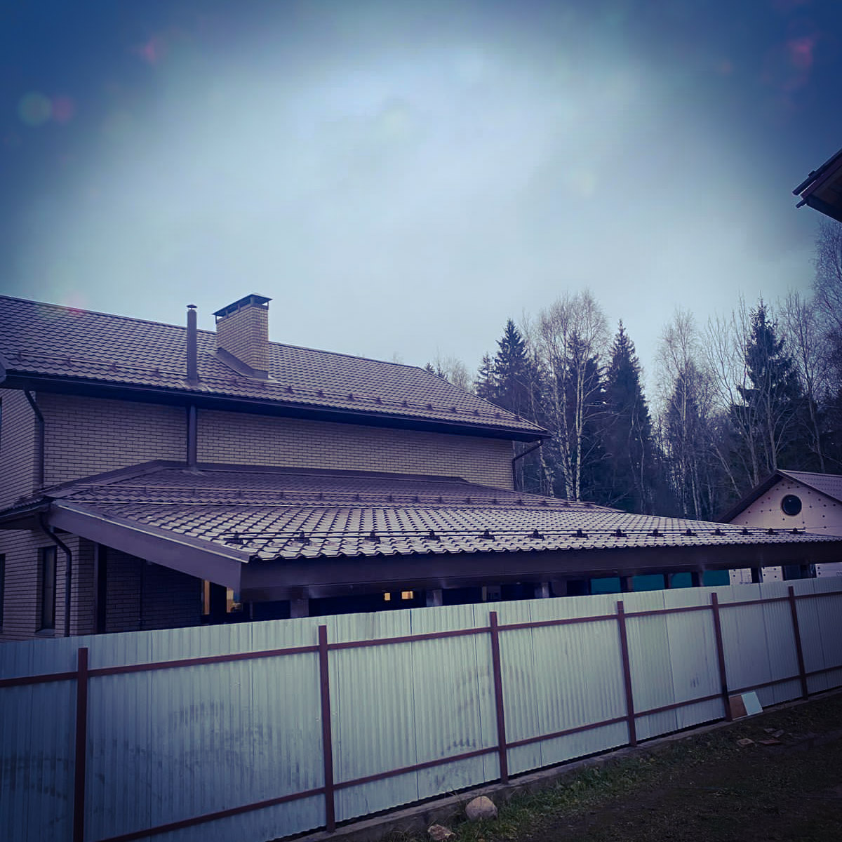 Современный навес от ARTZHELEZO — альтернатива гаражу: эстетика, прочность и защита автомобиля круглый год.
📸 Производство и монтаж под ключ. Камерная покраска: эпоксидный грунт + ПУ эмаль с отвердителем.
🌐 artzhelezo.ru
 | 📷 Портфолио ВКонтакте
 | ⭐ Отзывы на Яндексе