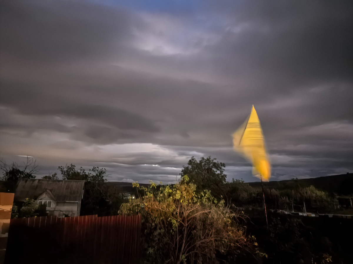 Съемка 3 секунды, флаг размыт