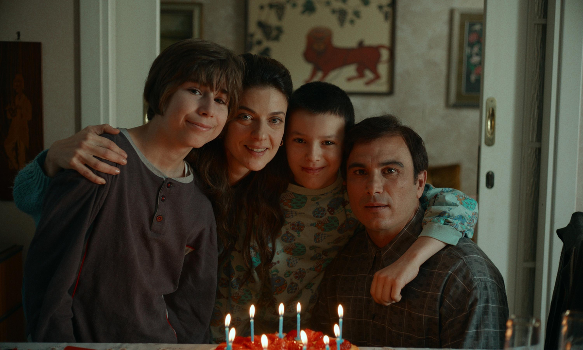 Кадр из фильма «Familia». Режиссер: Франческо Костабиле. Производство: Indigo Film, Medusa Produzione, Ministère de la Culture Italien, O' Groove, Prime Video, Tramp