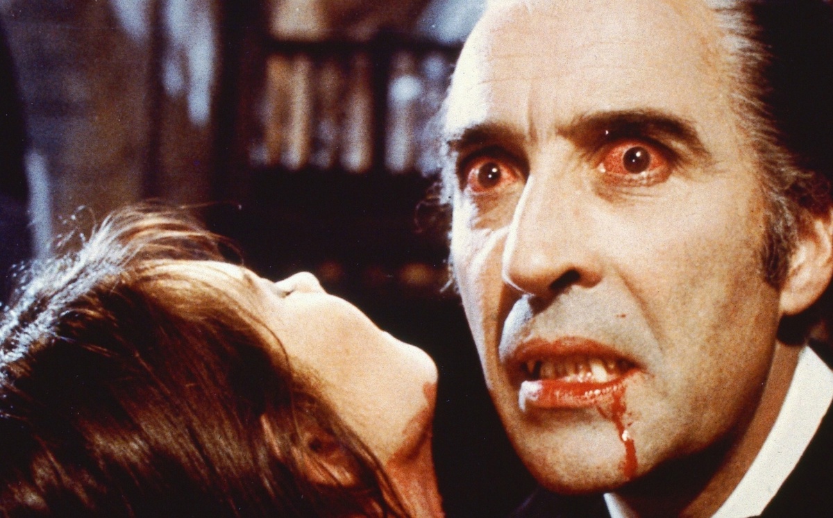    В старых ужастиках кровь заменяли отнюдь не кетчупом. Кадр из фильма «Дракула»