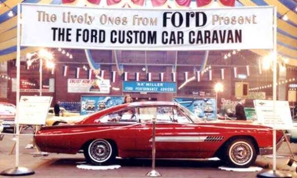 В 60-х годах компания Ford напрямую вошла в бурно развивающуюся индустрию хот-родов и кастомов, выпустив Custom Car Caravan.