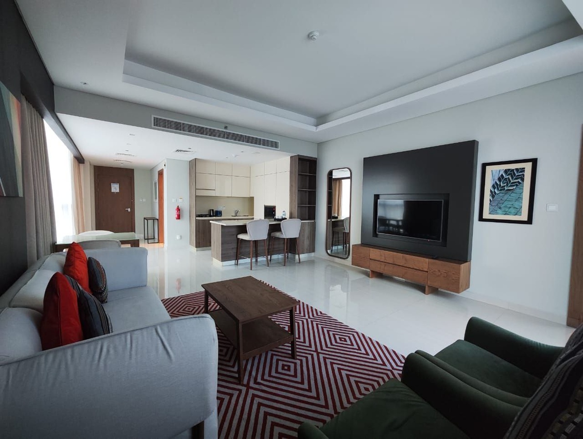 У Коли сохранились фото тех апартаментов, которые ему присылала менеджер. 