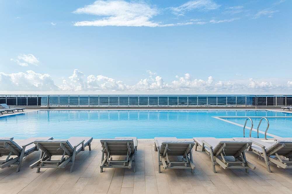 Панорамный бассейн в отеле «CORUDO» Family Resort&Spa Ultra All inclusive в Витязево 