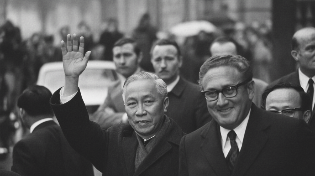 Генри Киссинджер и Ле Дык Тхо. Источник: Getty Images.