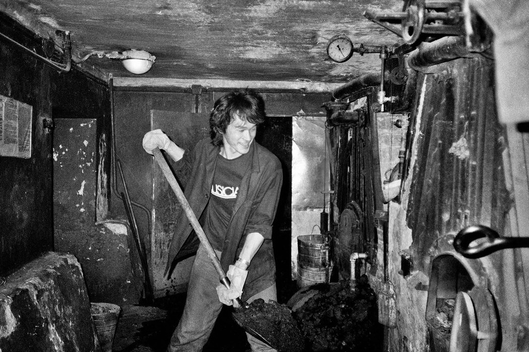 Кадр из фильма "Рок" (1987) Алексея Учителя.