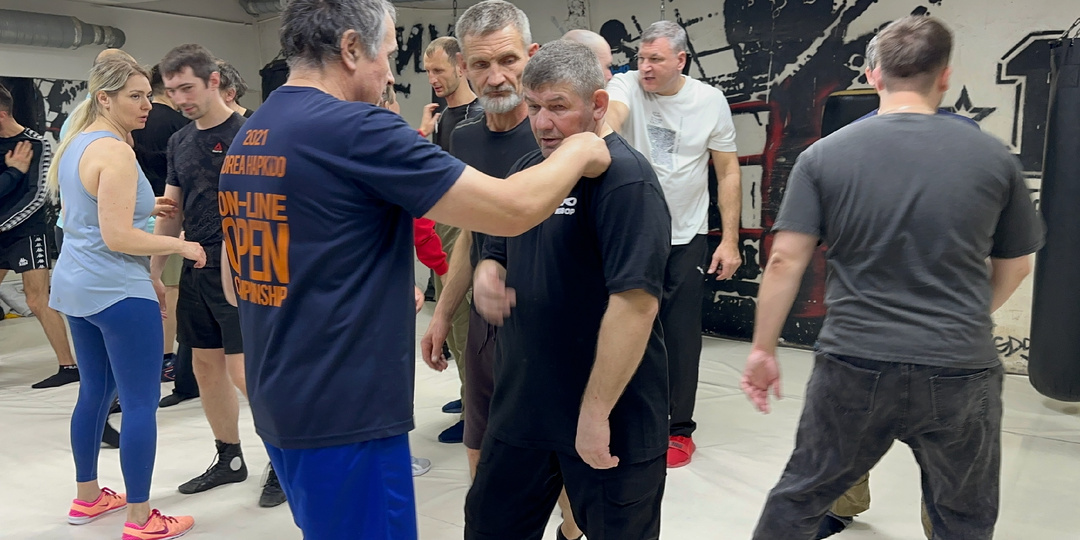 Невидимая атака: секреты контроля в момент чужой агрессии. Михаил Грудев. ИЗВОР