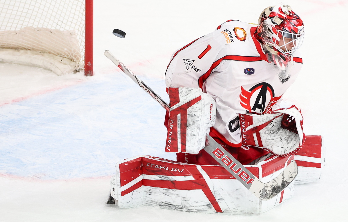    Вратарь "Автомобилиста" Владимир Галкин  Донат Сорокин/ТАСС