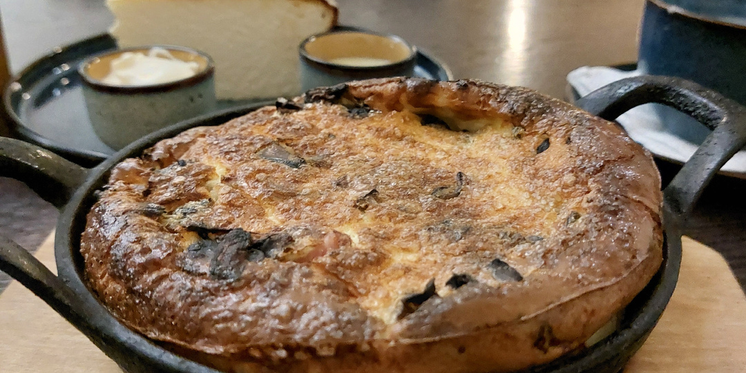 Последний завтрак в Петербурге. Кафе на Невском, которое спрятано от большинства туристов. Но очень зря