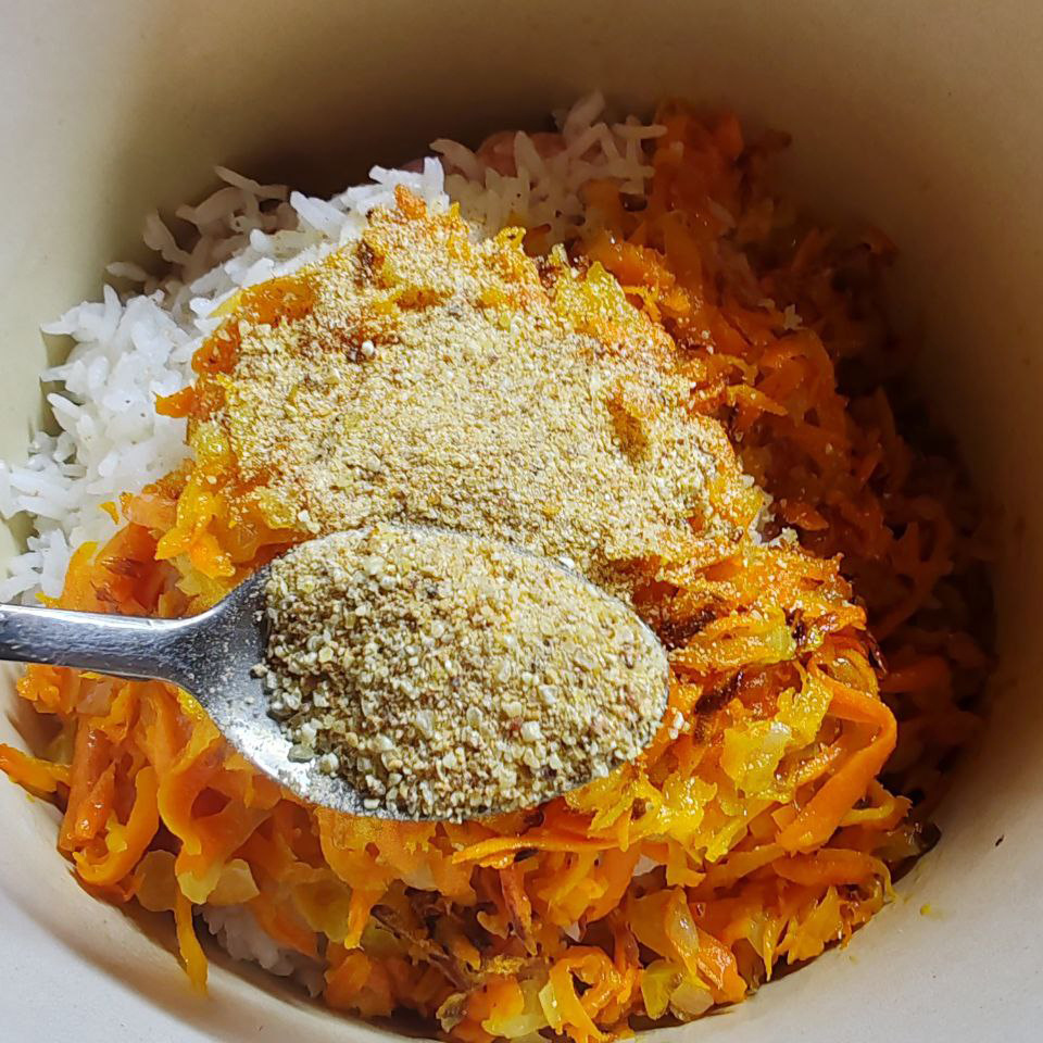 Добавляем сухой чеснок