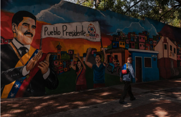 Коллаж с изображением венесуэльцев, приветствующих "народного президента" Мадуро