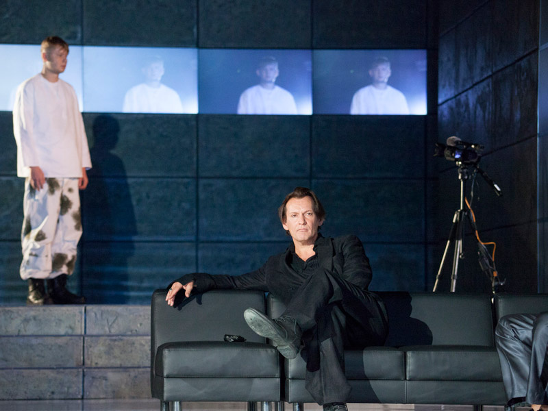 Спектакль «Борис Годунов», поставленный в театре «Ленком» в 2014 году. Реж. К. Богомолов.