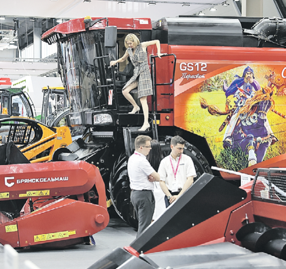 Брянские машины интересны не только механизаторам. Фото: Донат СОРОКИН/ТАСС