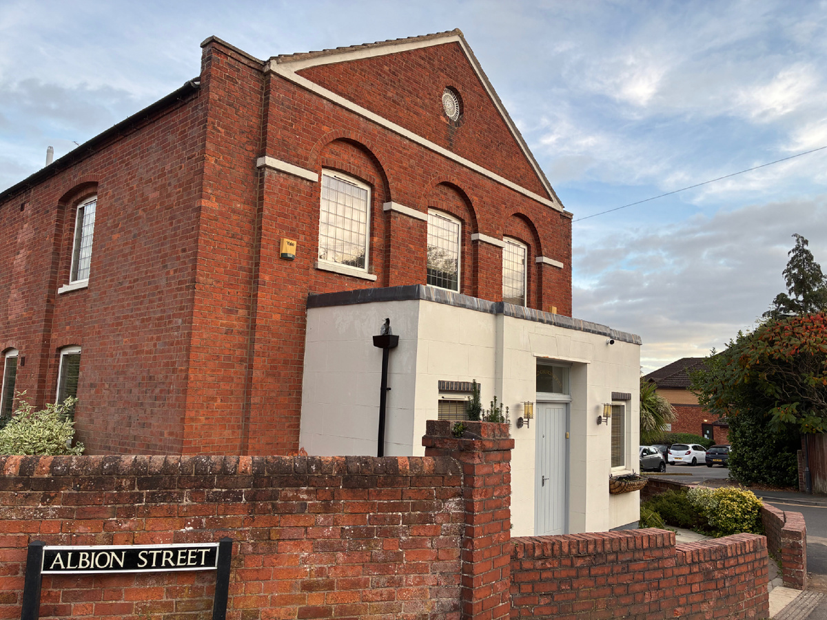 Бывшая церковь, ныне - частное домовладение на Албион стрит (Albion Street). Фото из личного архива