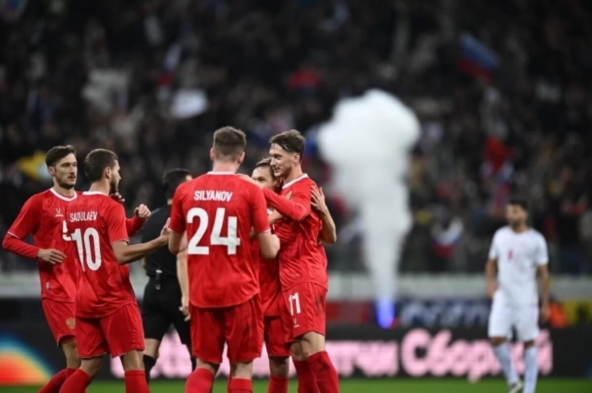   Футбольная сборная России обыграла команду Ирана со счётом 2:1