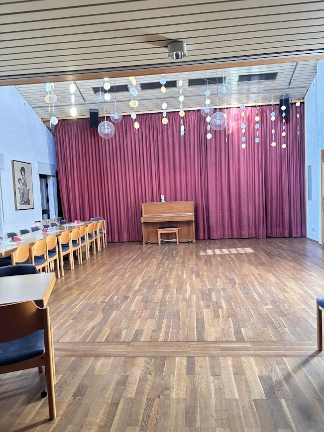 Вот такой вот небольшой, но очень уютный зал с кухней нам удалось снять