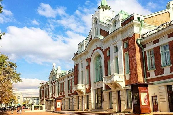 Музей находится в здании торгового корпуса, внутри — вход в метро