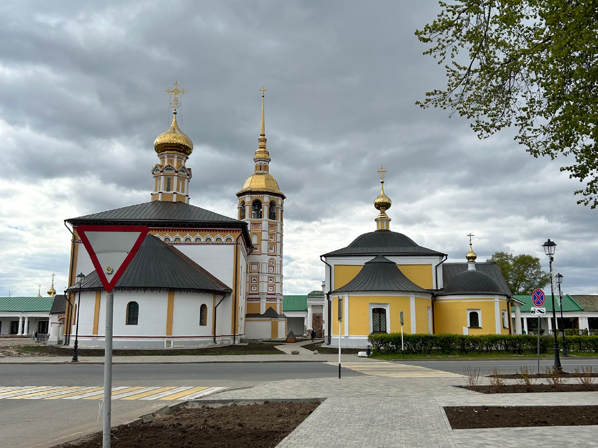 Воскресенская и Казанская церкви