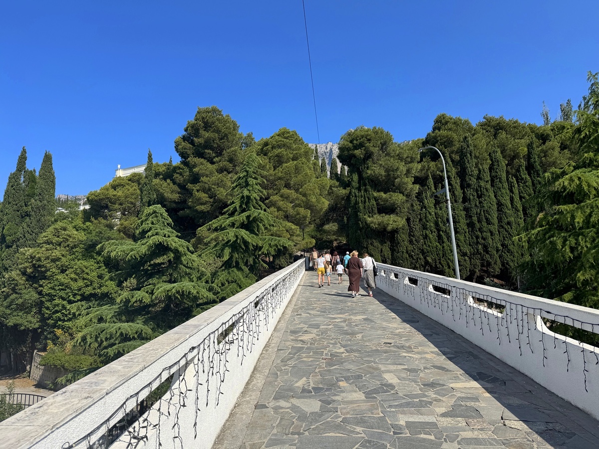 Вид на Ай-Пети с территории санатория "Белоруссия". Крым. Фото из архива автора