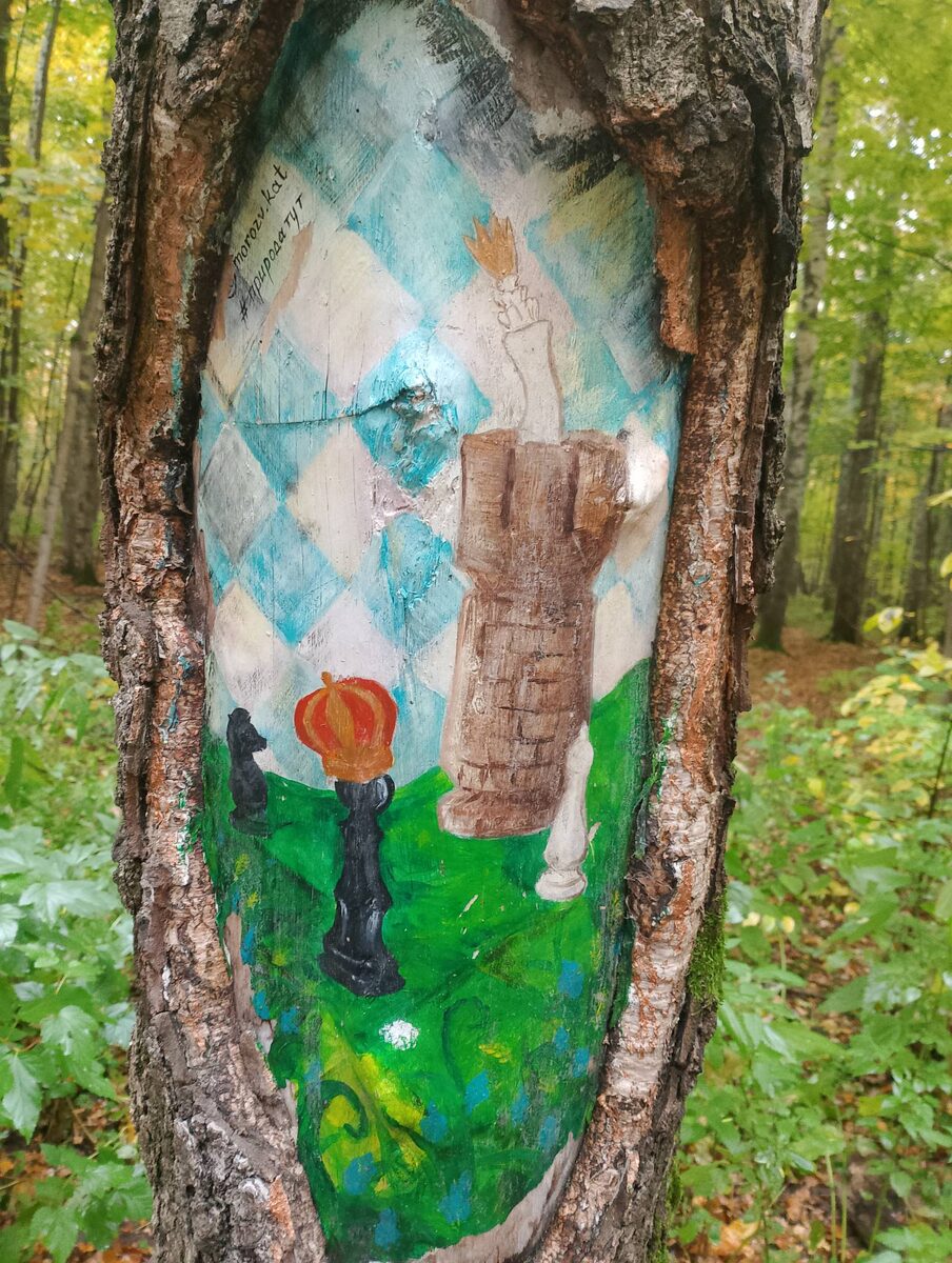 А вот эта картинка на на морозобоине дерева в Измайлово - совсем другое дело ... Картинка картинки.