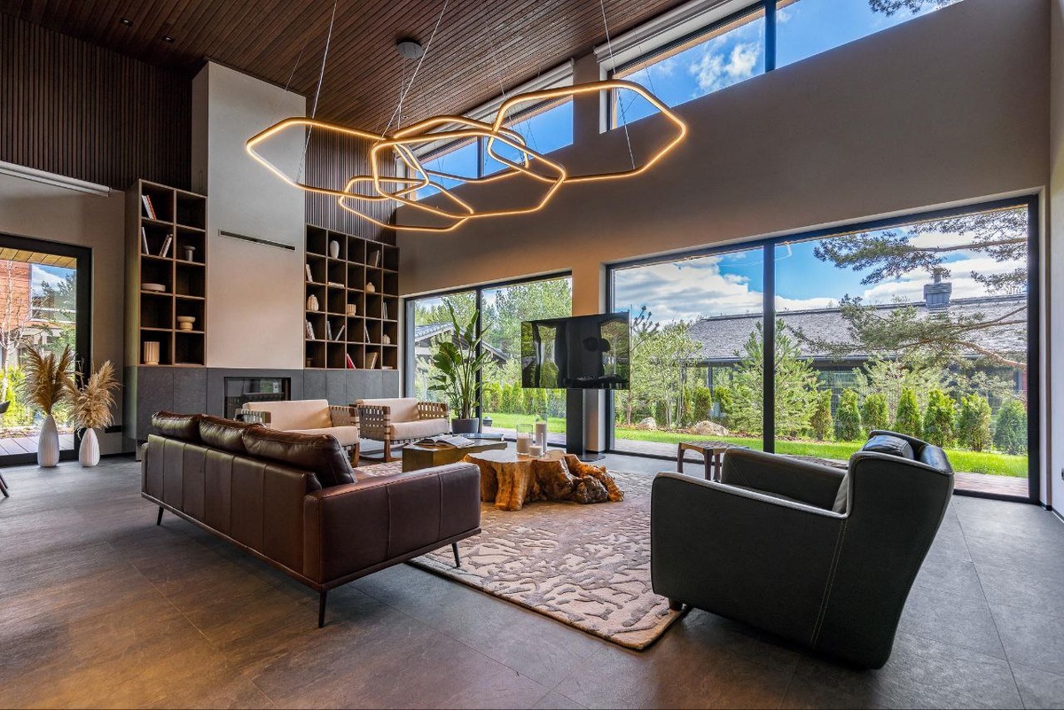 Современный дом в поселке Gorki Lake на Рублево-Успенском шоссе