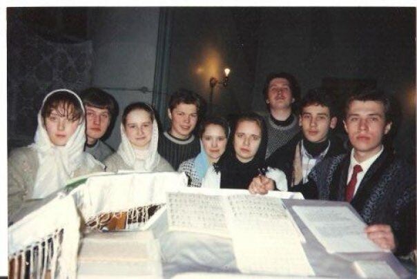 Фото молодежи из хора храма св. кн. Александра Невского: 5 чел. из него учились в СПбДА - три чел. в Регентском и два в Семинарии/Академии