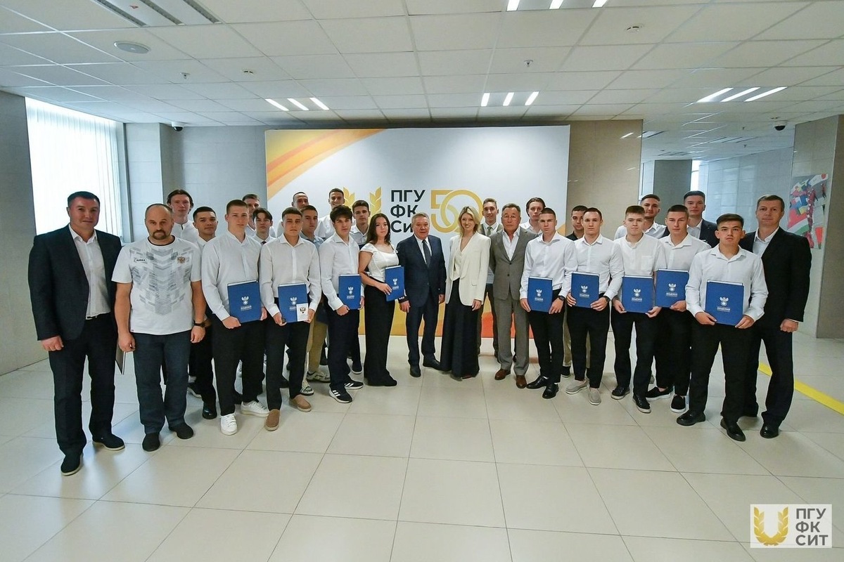    Первый выпуск студентов, получивших тренерские лицензии международной категории. предоставлено Валерием Поканиновым