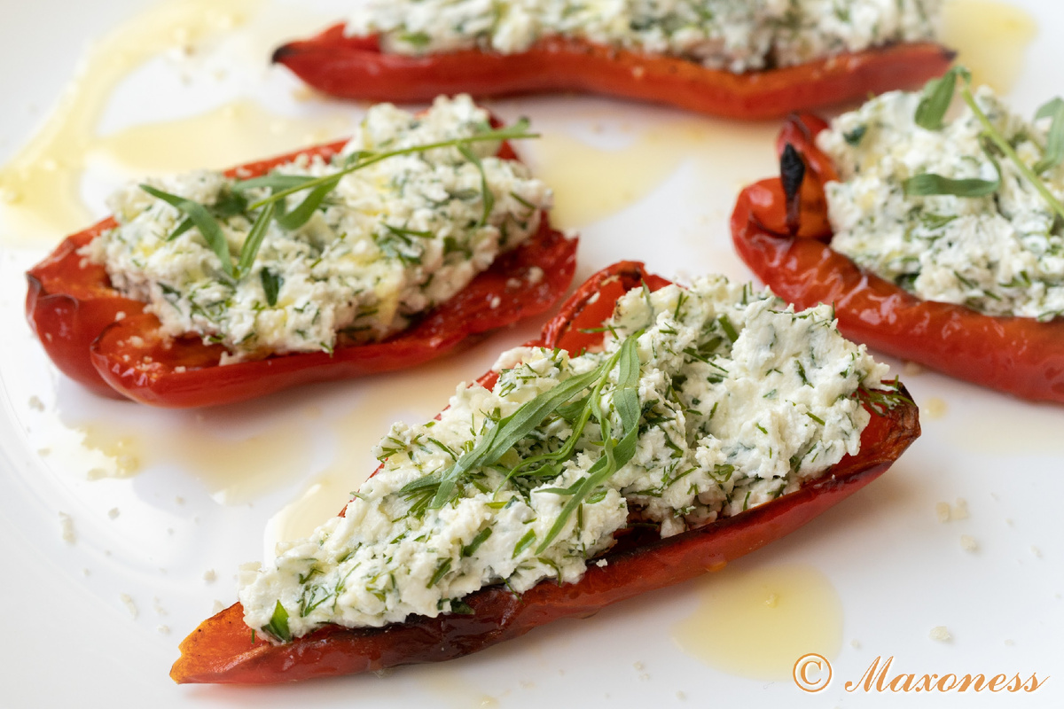 Печеный перец с сырной начинкой