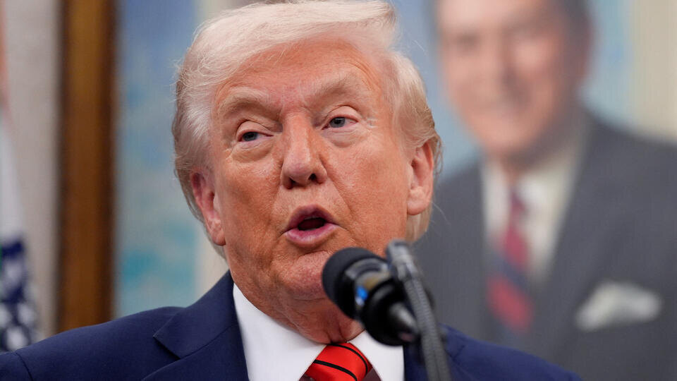     Трамп введет дополнительные 100-процентные пошлины на товары из Китая REUTERS/Kent Nishimura
