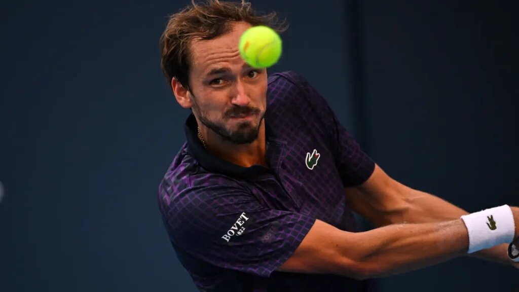    Даниил Медведев обыграл Алекса Де Минора в четвертьфинале ATP Шанхай (источник изображения) News Express Team