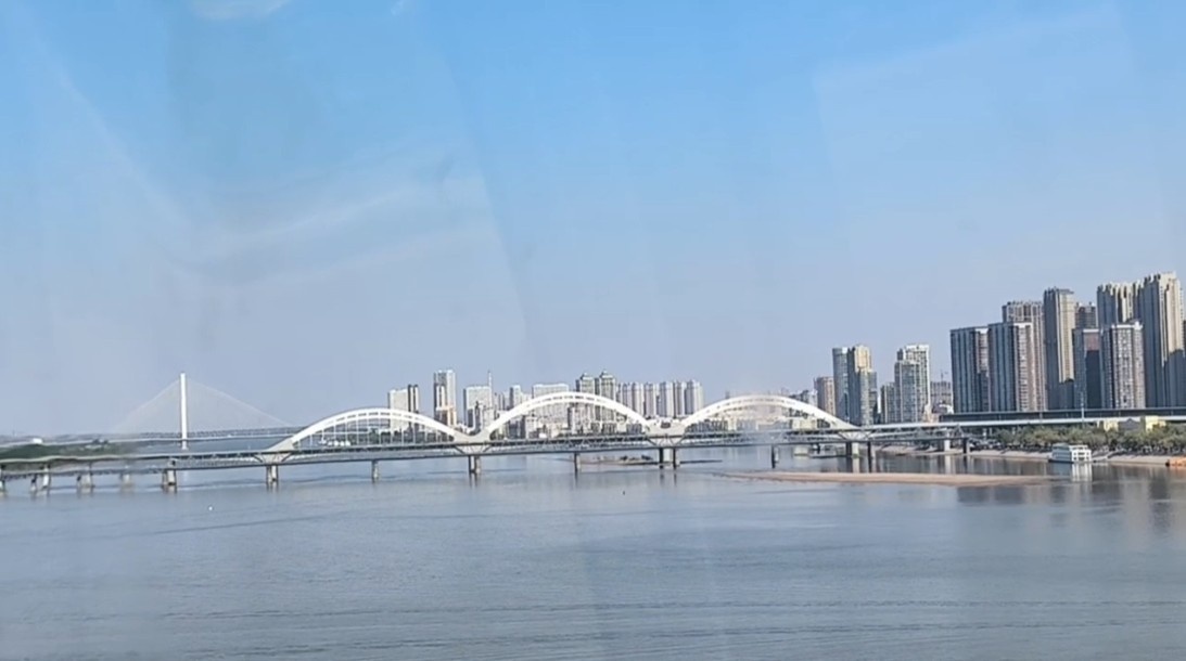 Вид из кабинки канатной дороги 