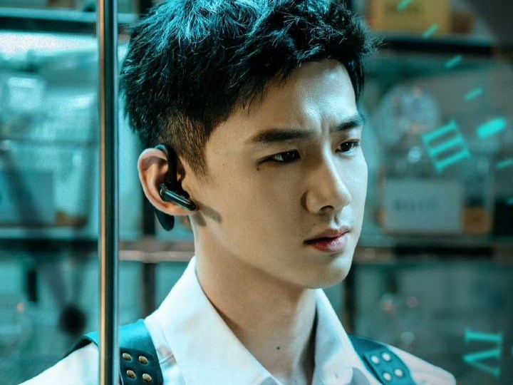 Бай Цзинтин в роли Дин Ци. Листайте галерею...