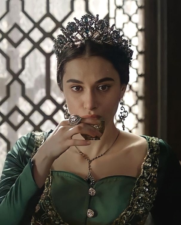 Валиде Турхан.