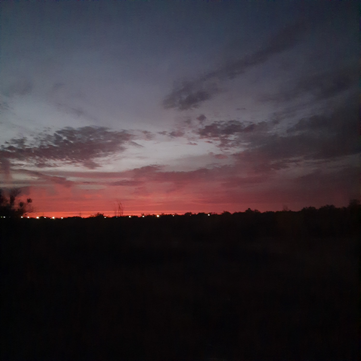 Рассвет, выглядит немного зловеще...