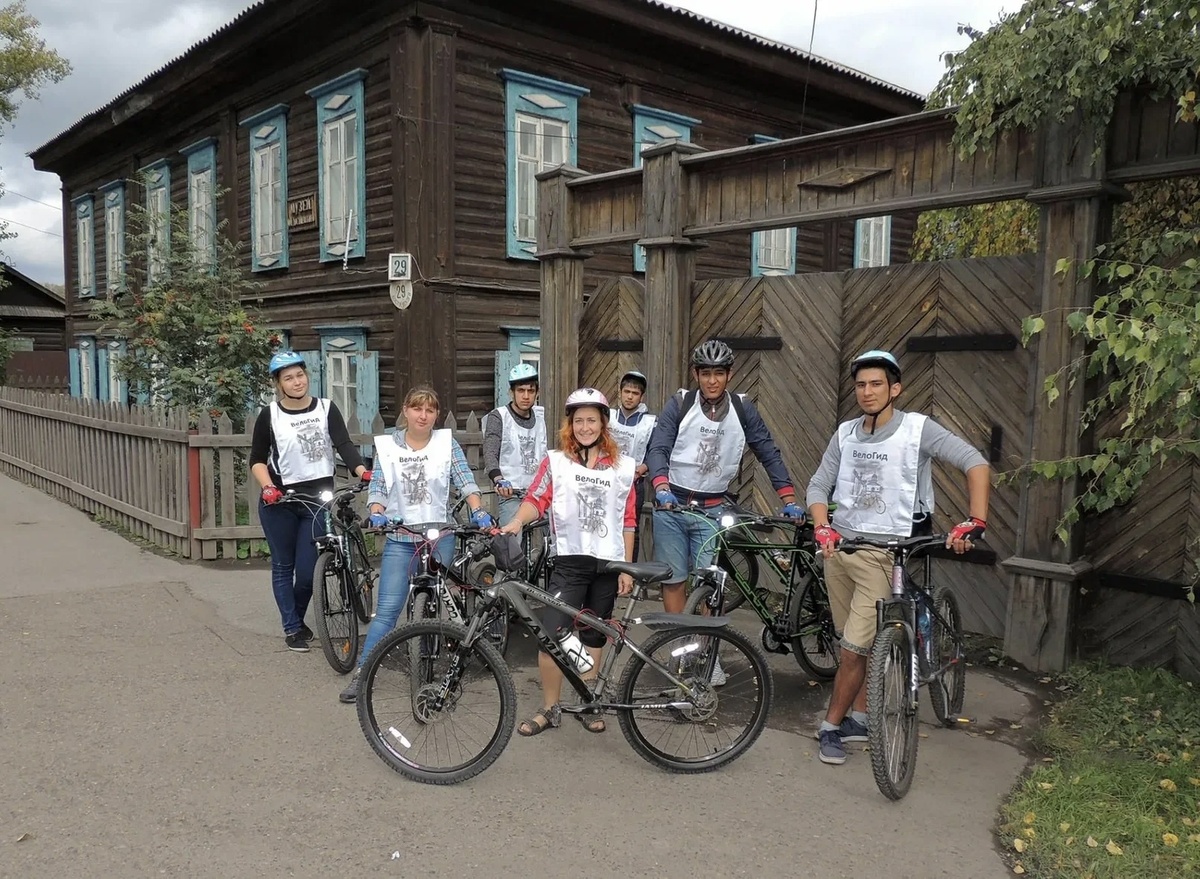 Наши ребята. Велосипедная экскурсия по городу