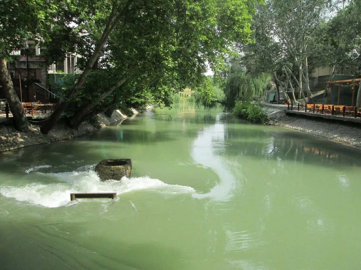 Вот она характерная картина... Дамба уже почти разрушеная..