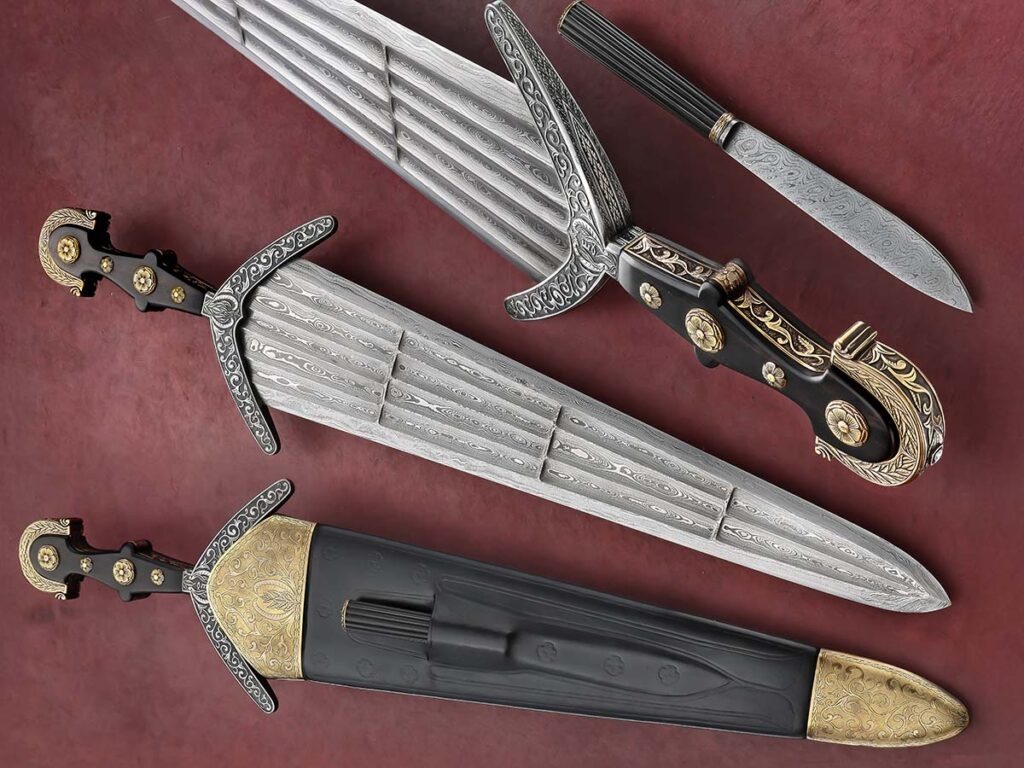 Современная кинжальная шпага от Винса Эванса имеет лезвие с широким жёстким основанием, которое сужается к острому и смертоносному острию. Выемки в середине придают ей лёгкость и прочность. Эта шпага сочетает в себе элементы статуса и смертоносности, представляя собой отказ кинжала от компромиссов между красотой и функциональностью.