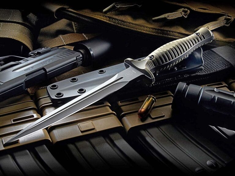 В современном боевом кинжале Spartan Blades/Les George V-14 нет ничего лишнего. Его дизайн продуман до мелочей: чистый обоюдоострый профиль гармонично сочетается с эргономичной формой рукоятки.