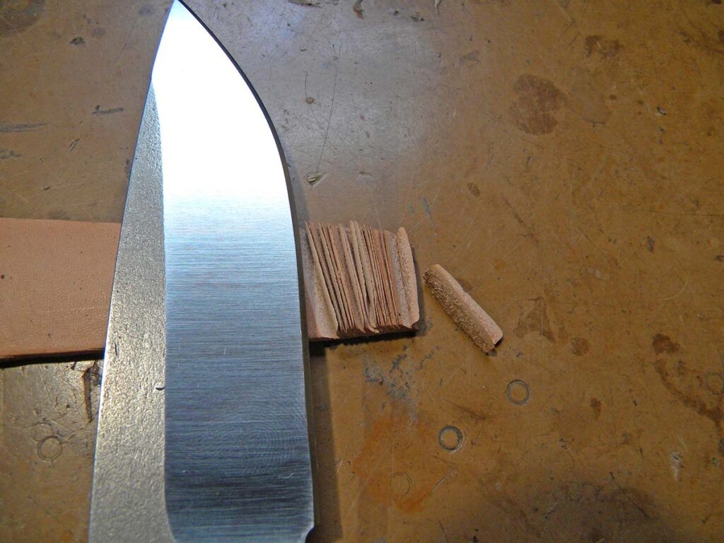 Автор отметил, что с помощью ножа Large Hunter он добился особенно тонких срезов кожи.