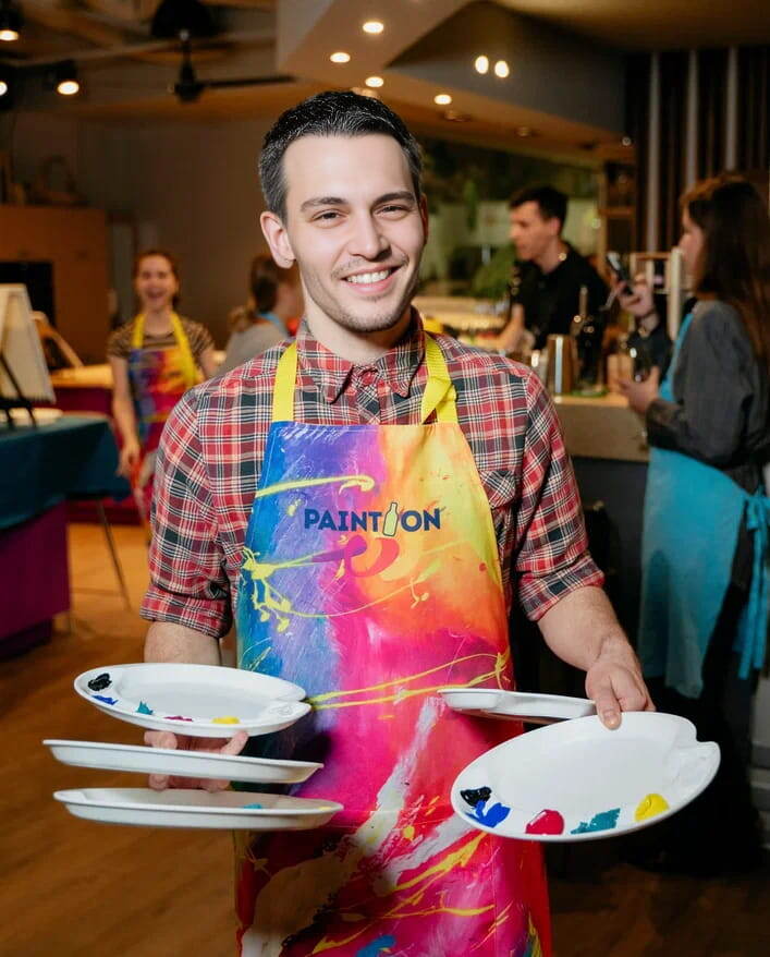 Не просто рисование, а настоящий тимбилдинг картина в действии.