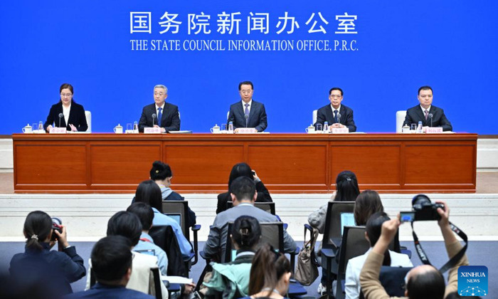    В Китае более 260 тысяч пар воспользовались новой упрощенной системой регистрации браков