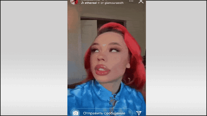    сама Инстасамка несколько лет назад выложила в сеть видео, на котором, ругаясь, выгнала опоздавших визажистов, выбросив их чемоданы с косметикой в подъезд. Видео: соцсети