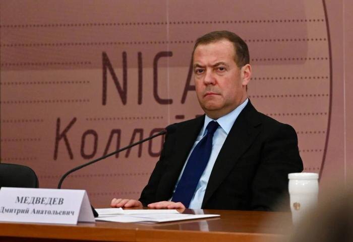 Председатель «Единой России», зампред Совбеза России Дмитрий Медведев. Обложка © Life.ru