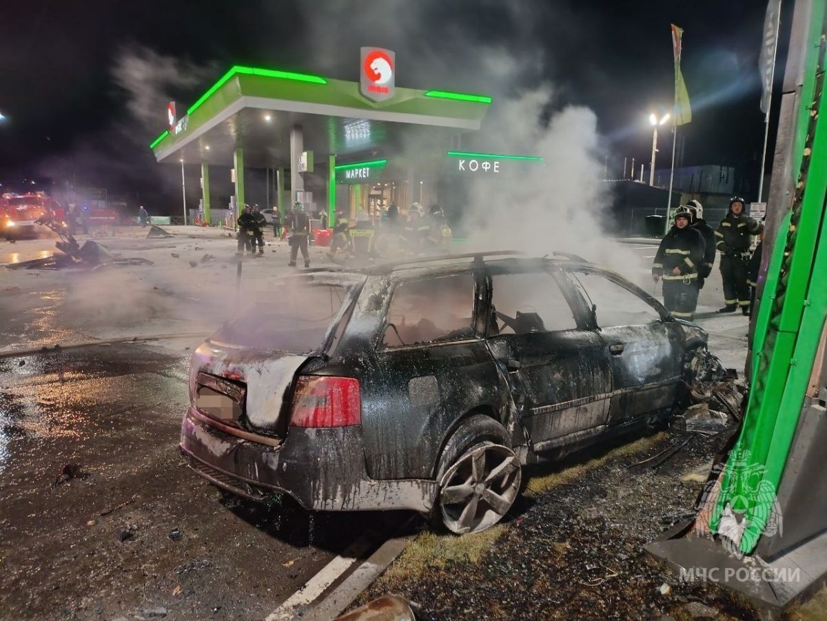    Нетрезвому 24-летнему мужчине повезло остаться в живых после столкновения и крупного пожара