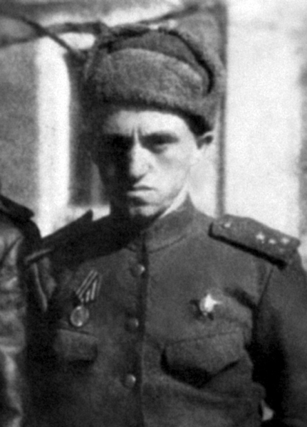 Леонид Исаакович Окунь (29 декабря 1929, Минск — 26 апреля 2015, Тель-Авив) — самый молодой (15 лет) кавалер двух орденов Славы в Красной Армии. military.wikireading.ru