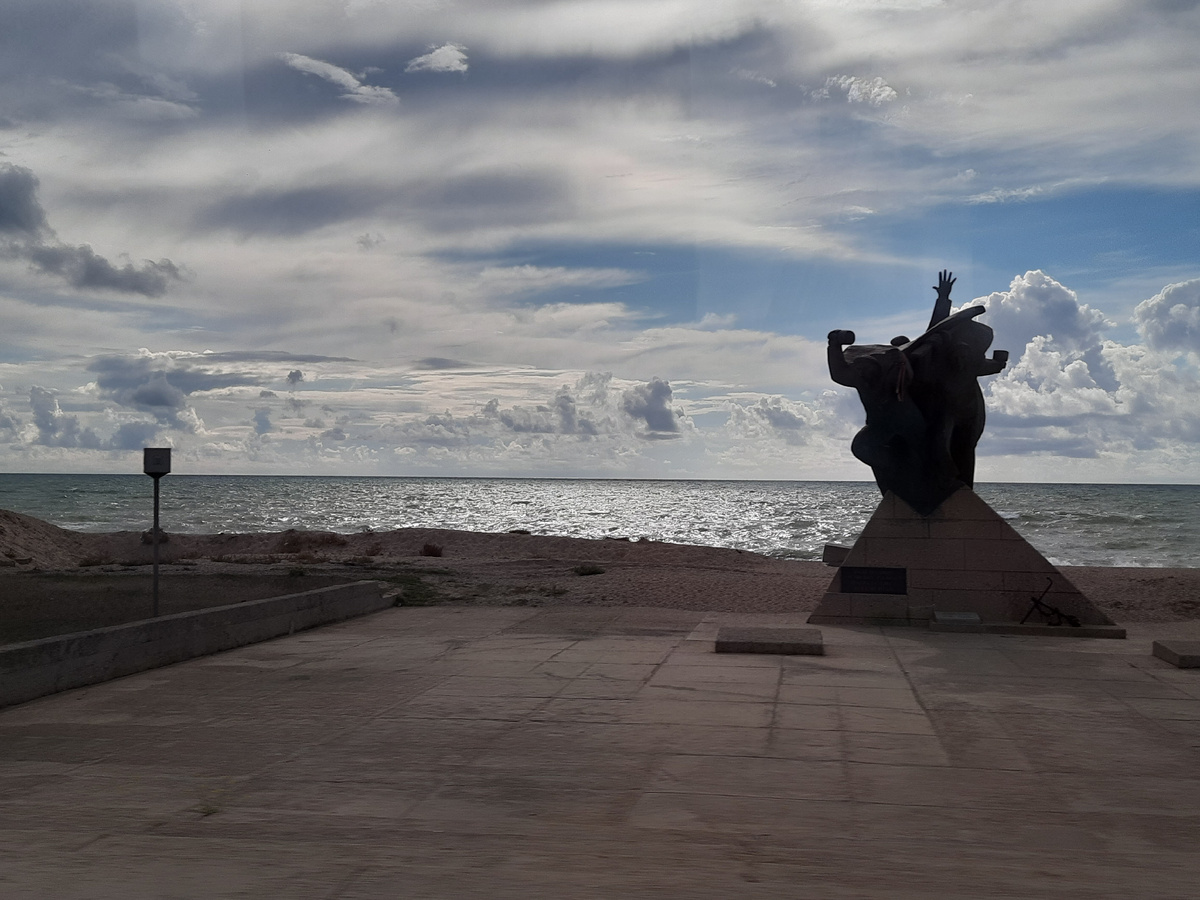 Памятник десантникам, давшим в этом месте последний бой фашистам в январе 1942 года