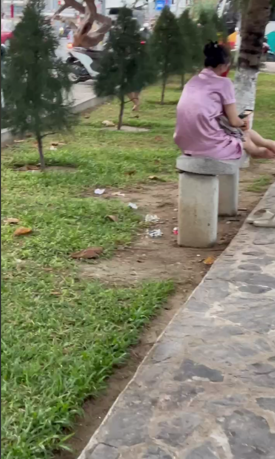 Мусор разбросан практически повсюду. Это лишь малая часть фотографий.