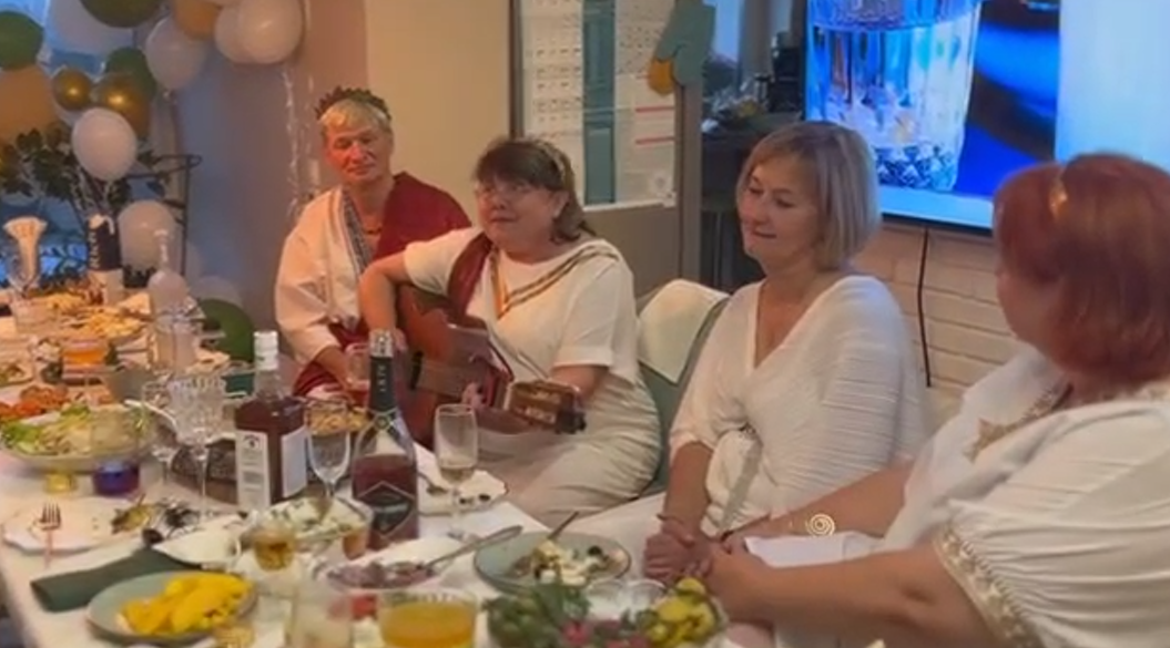 Фото с "древнегреческого" дня рождения.