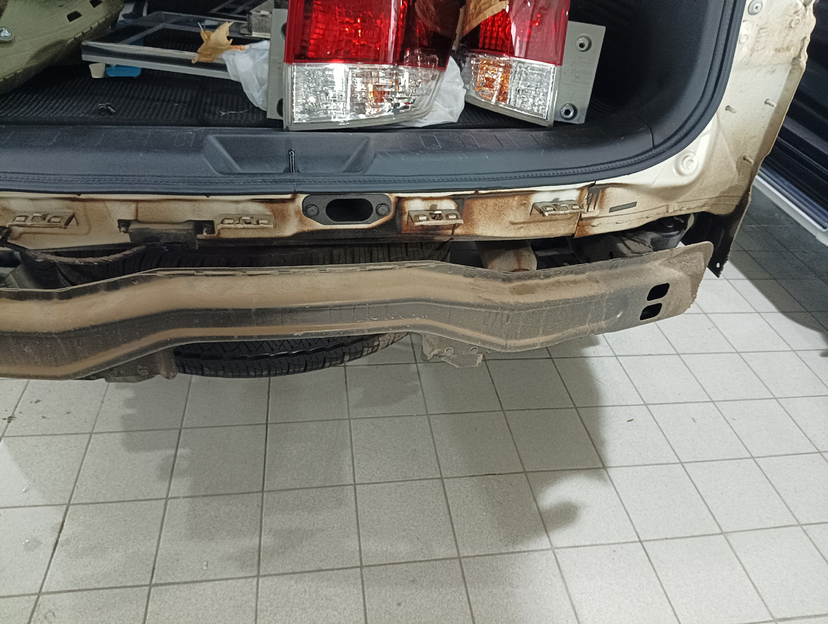 Только бы не люстра! Я вез ее в ремонт!