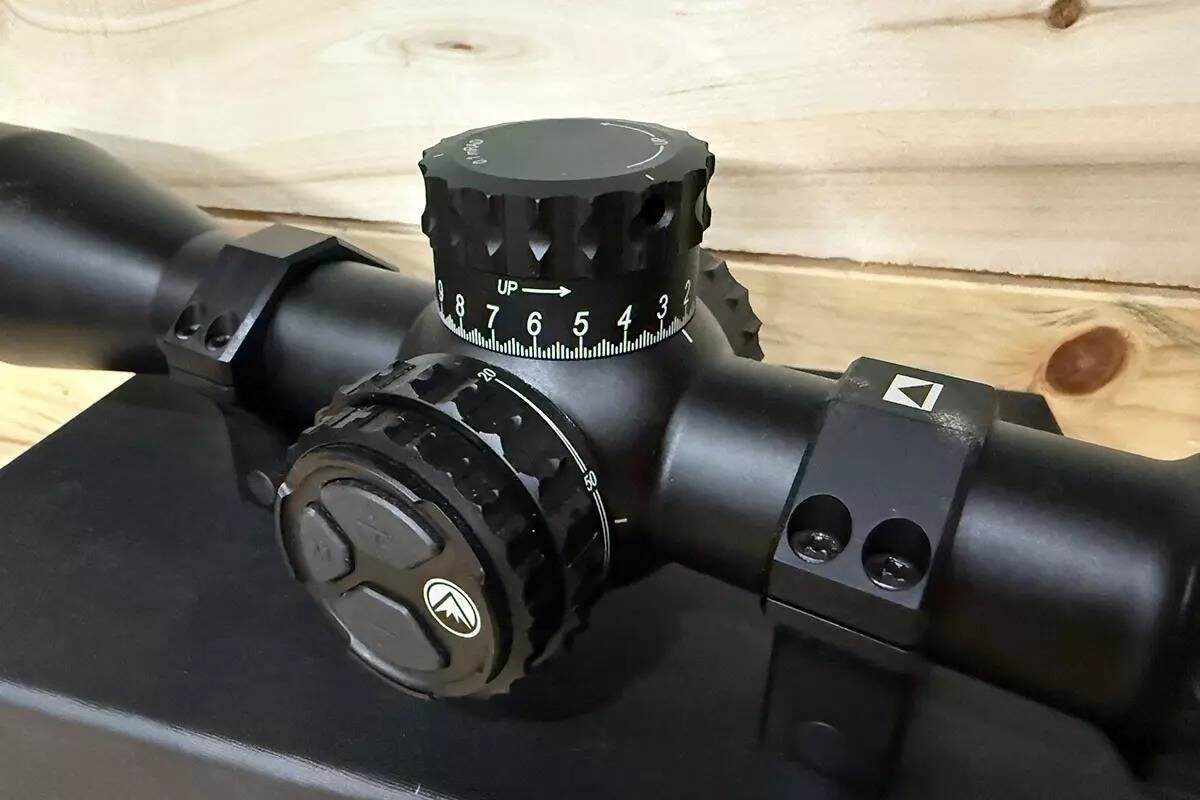 Турель PĒK, не оснащенная фиксатором, обеспечивает возможность плавной регулировки высоты.