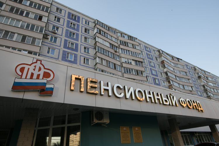    В Думе обсуждаются различные пенсионные дела, в частности старинная накопительная пенсионная система. Людей заставили (по реформе 2013 года) часть денег сдавать в так называемую обязательную накопительную часть.   
Фото: «БИЗНЕС Online»